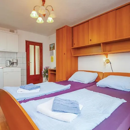 1 Bedroom Cozy In Apartment *