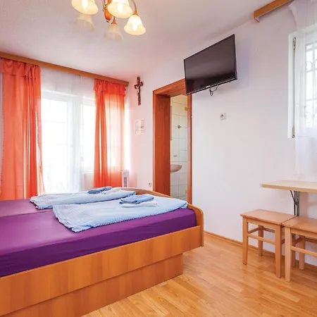 1 Bedroom Cozy In *