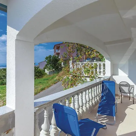1 Bedroom Cozy In Crikvenica