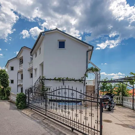 1 Bedroom Cozy In Apartment *
