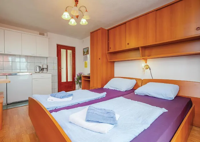 1 Bedroom Cozy In דירה *