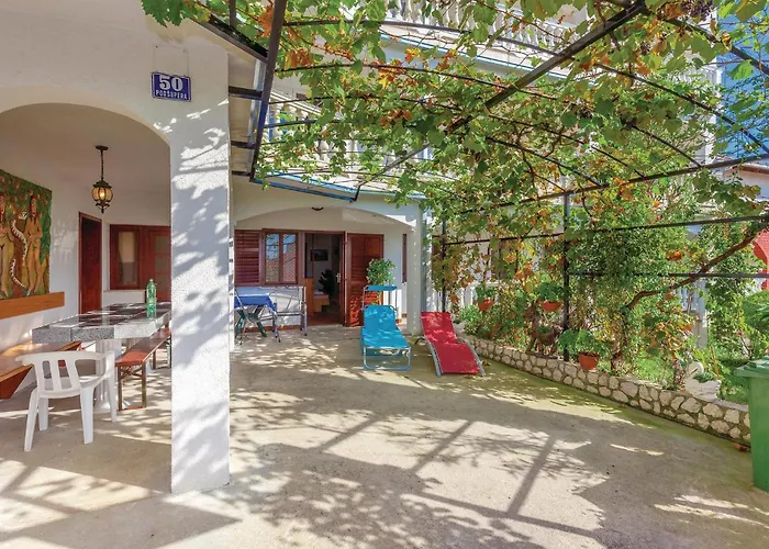 1 Bedroom Cozy In דירה *