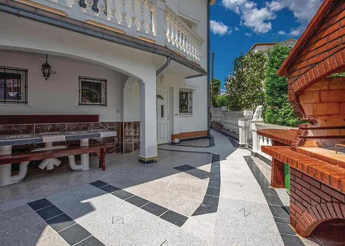 1 Bedroom Cozy In דירה