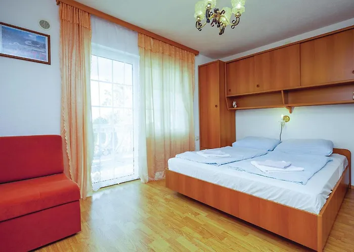 1 Bedroom Cozy In דירה *