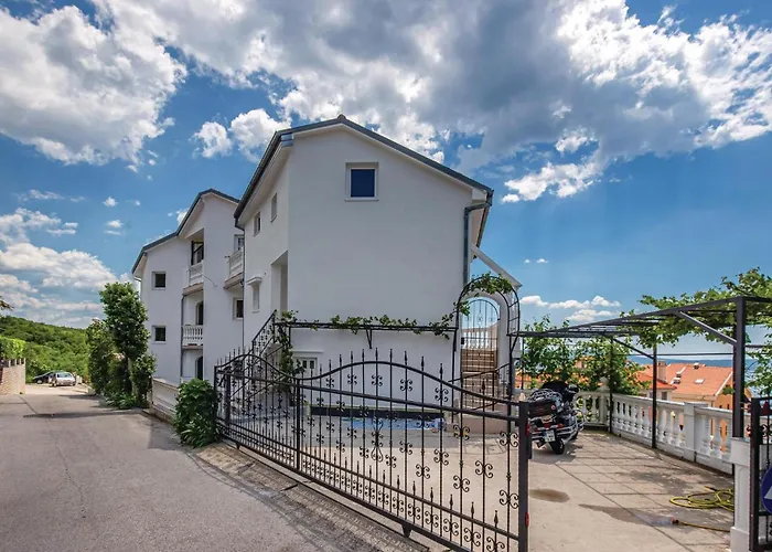 1 Bedroom Cozy In דירה *