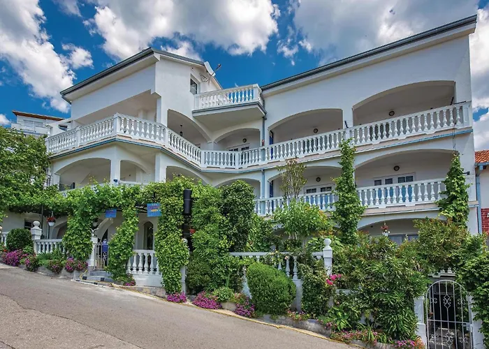 1 Bedroom Cozy In דירה